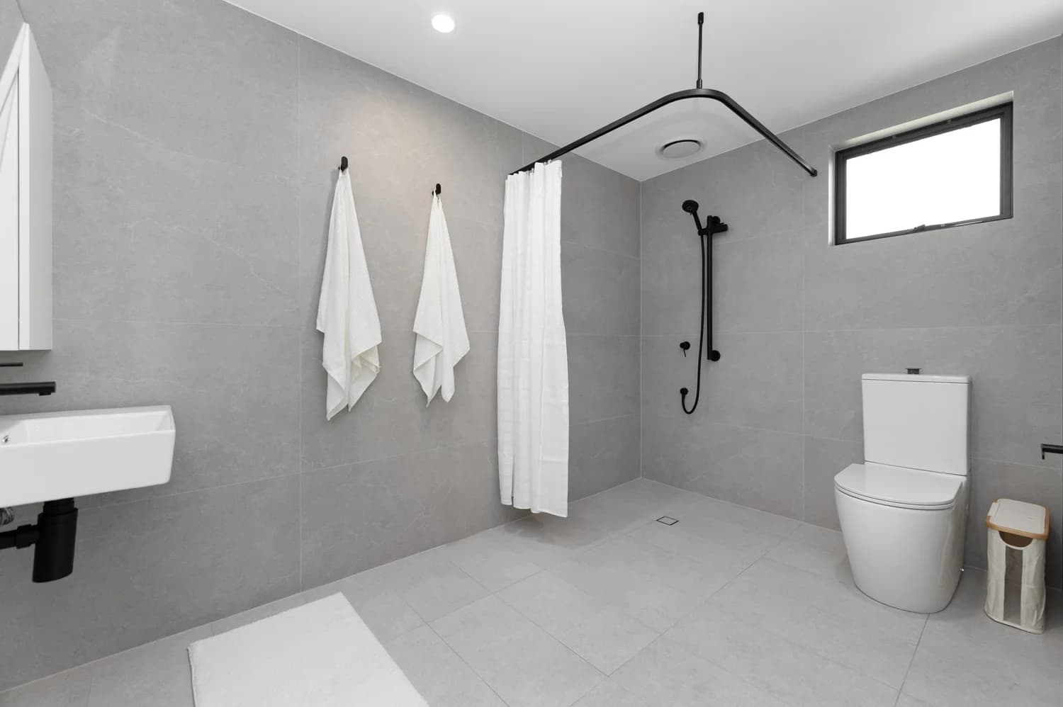 Morley apartment bathroom